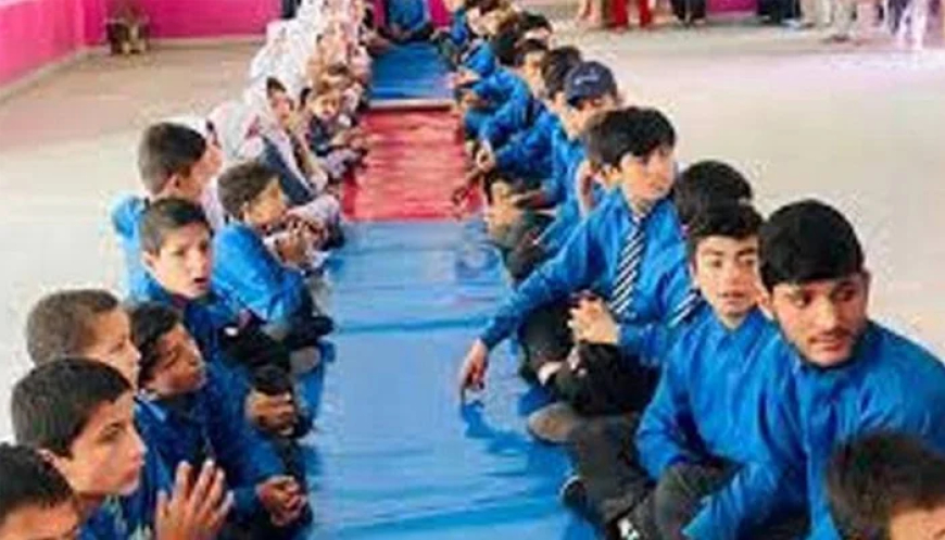 حکومت کا مزید 8 اضلاع میں سکول میل پروگرام شروع کرنے کا فیصلہ